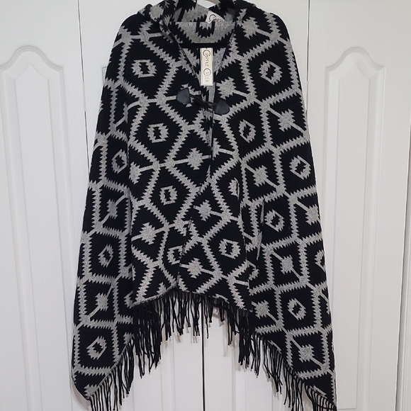 Cross Creek Jackets & Blazers - Cross Creek Southwestern Print Hooded Fringed Cape OS